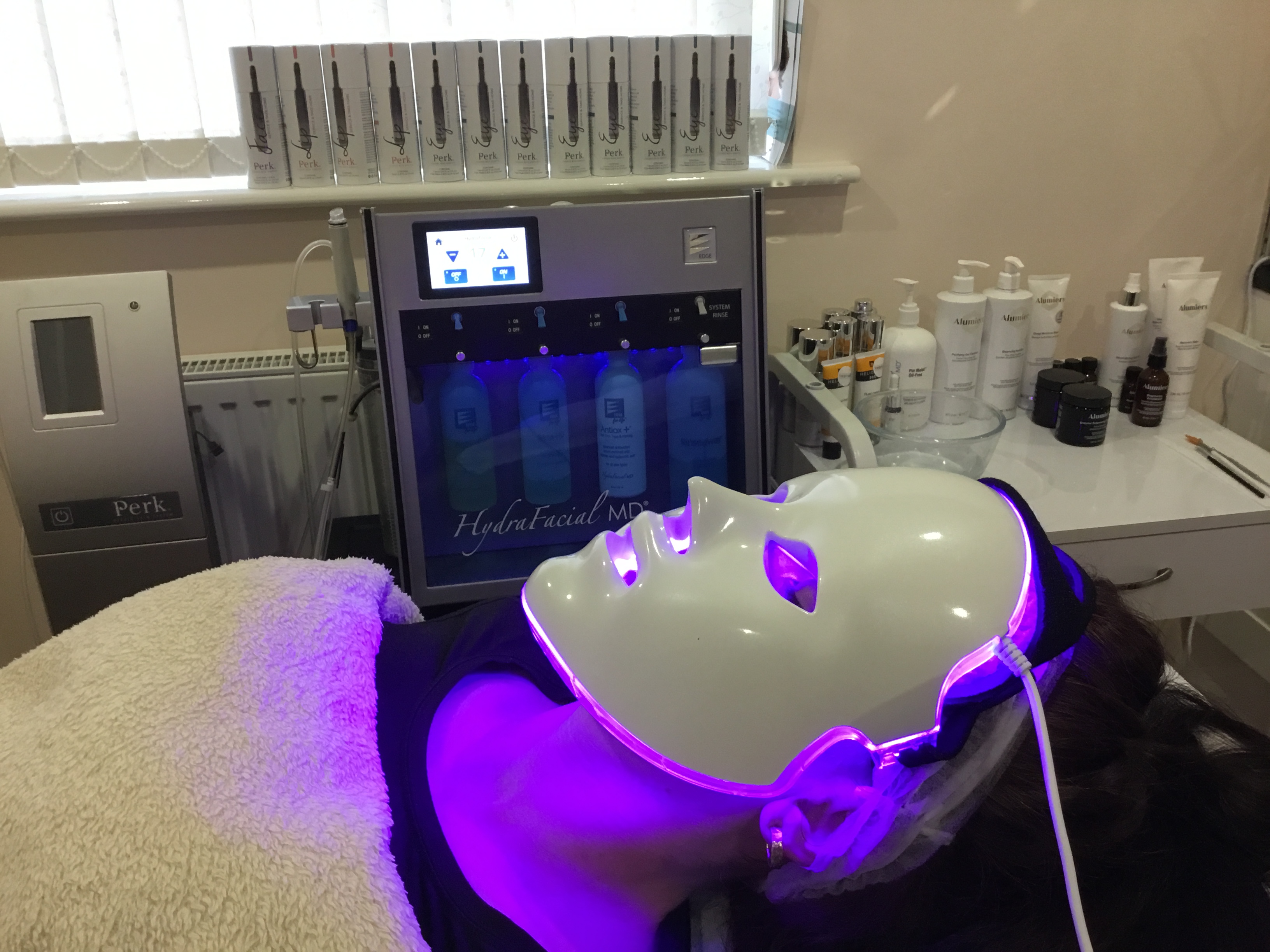 Dessee LED Mask used with Hydrafacial